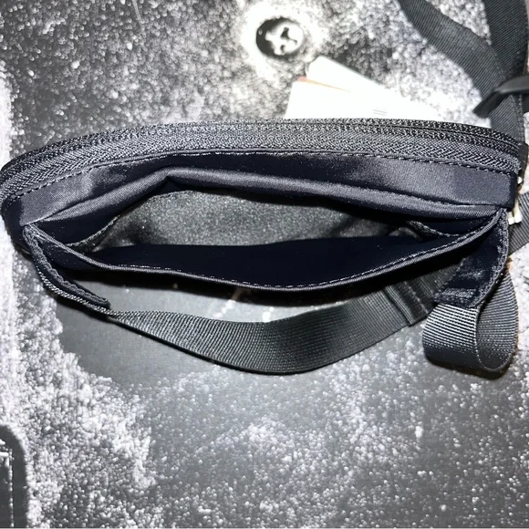 NWT Lululemon Belt Bag - Picture 4 of 9